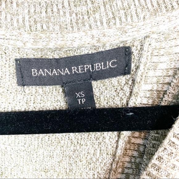 🌸2/$30🌸 Banana Republic Sweater with Open Back - Picture 8 of 8